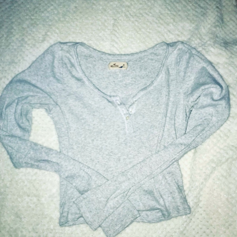 Hollister long sleeve crop Henley T. Size Medium